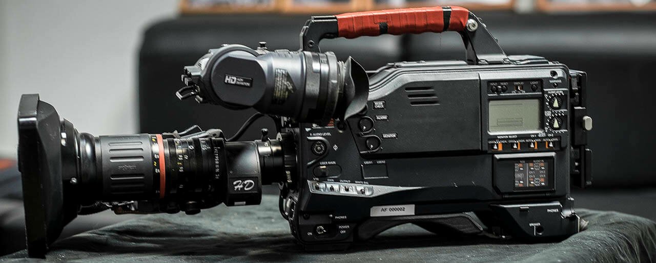 Профессиональные видеокамеры с максимальным разрешением съемки 2400x1350 в Брянске